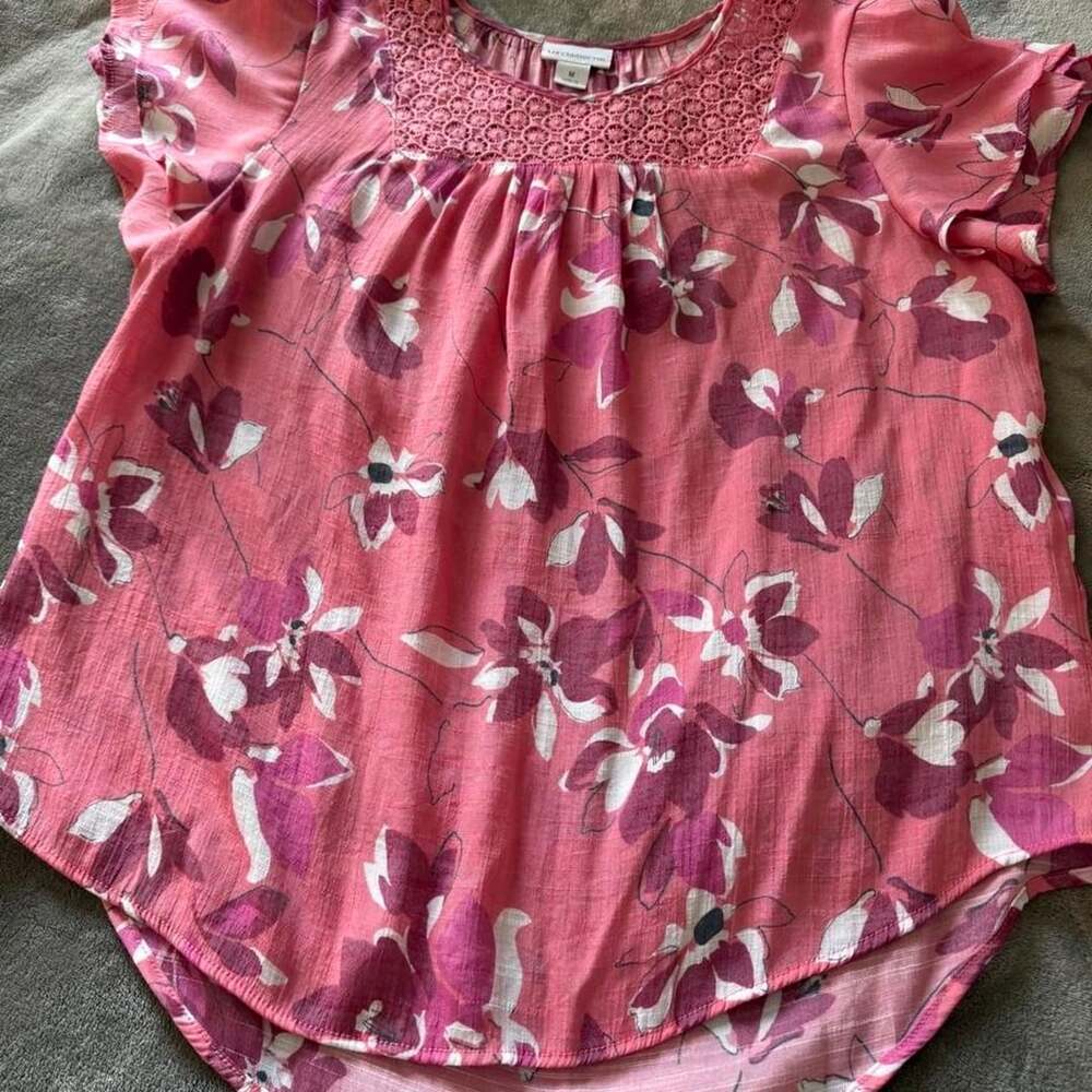 Liz Claiborne Pink Floral Blouse Crochet Neck Short Sleeve Size M